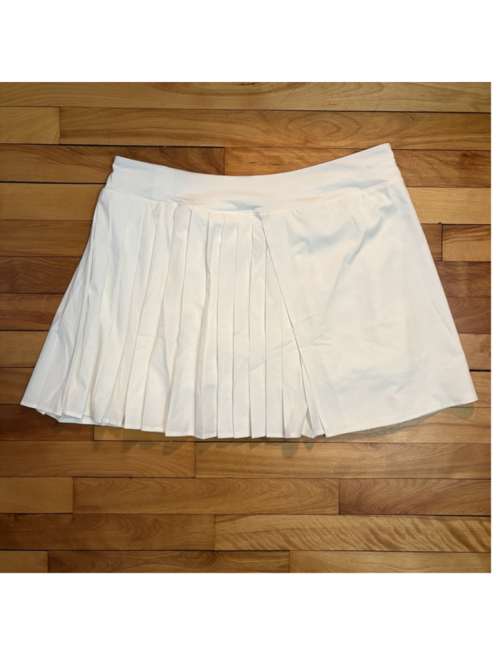 Lolë Asymmetrical White Pleated Skort - Size Large ✨ BNWT - Picture 2 of 9